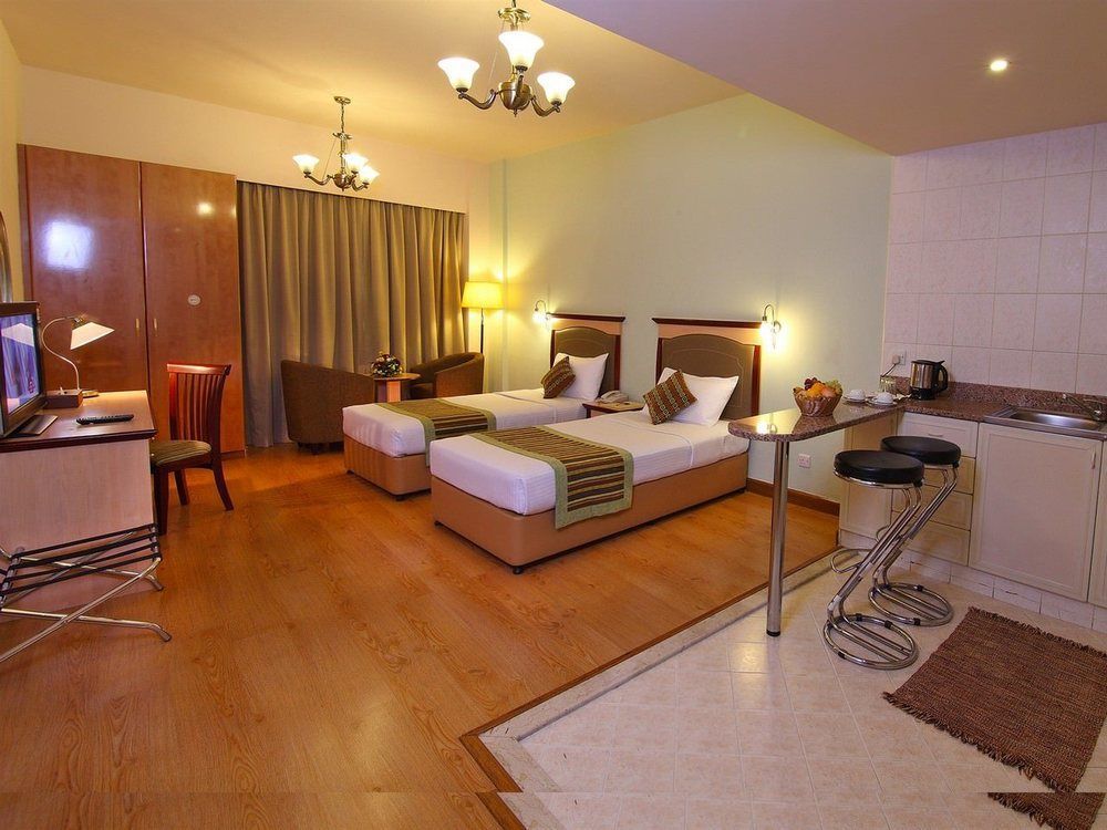 Florida City Hotel Apartments Дубай Екстер'єр фото