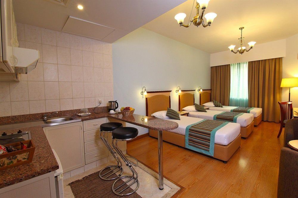 Florida City Hotel Apartments Дубай Екстер'єр фото