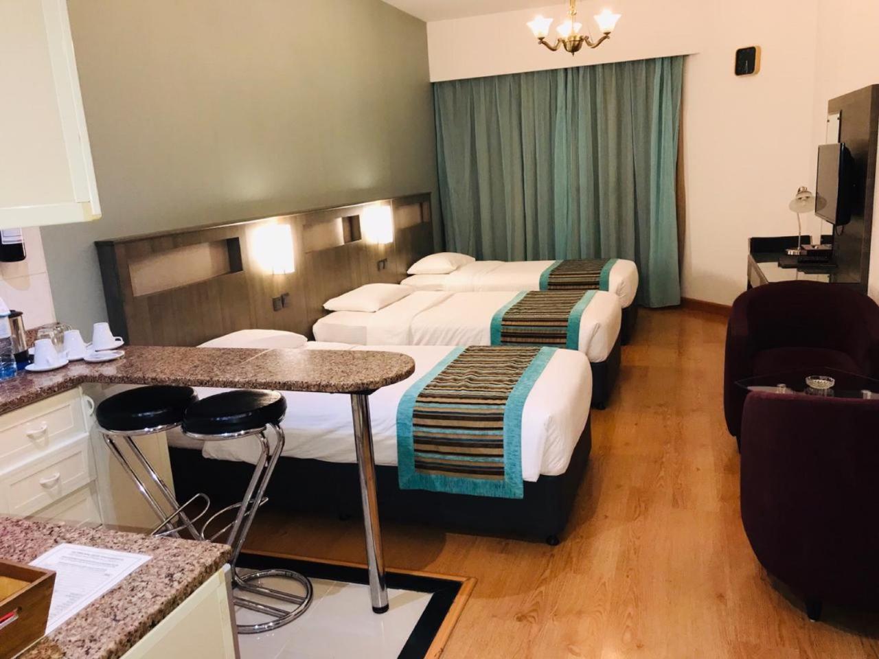 Florida City Hotel Apartments Дубай Екстер'єр фото