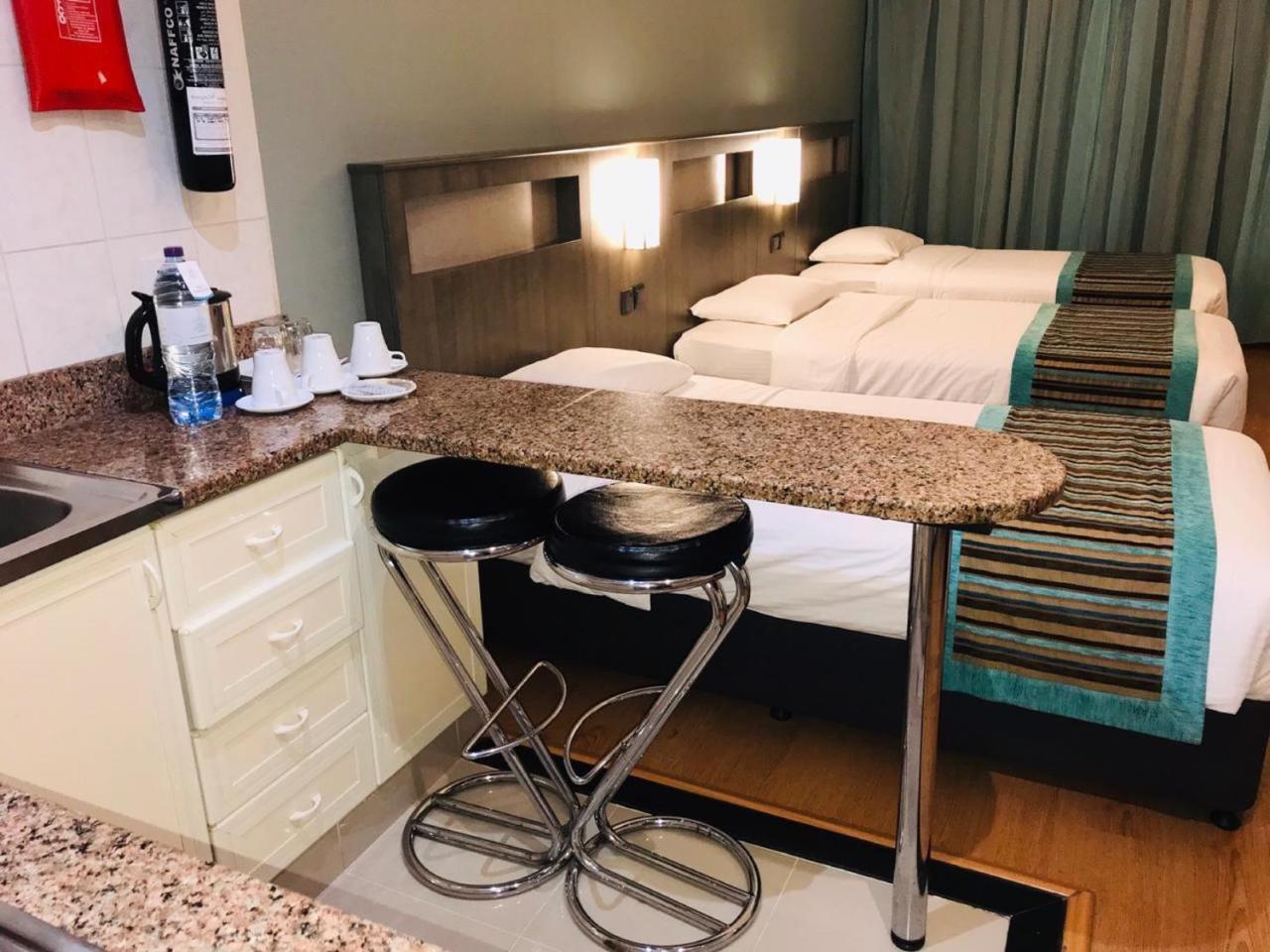 Florida City Hotel Apartments Дубай Екстер'єр фото